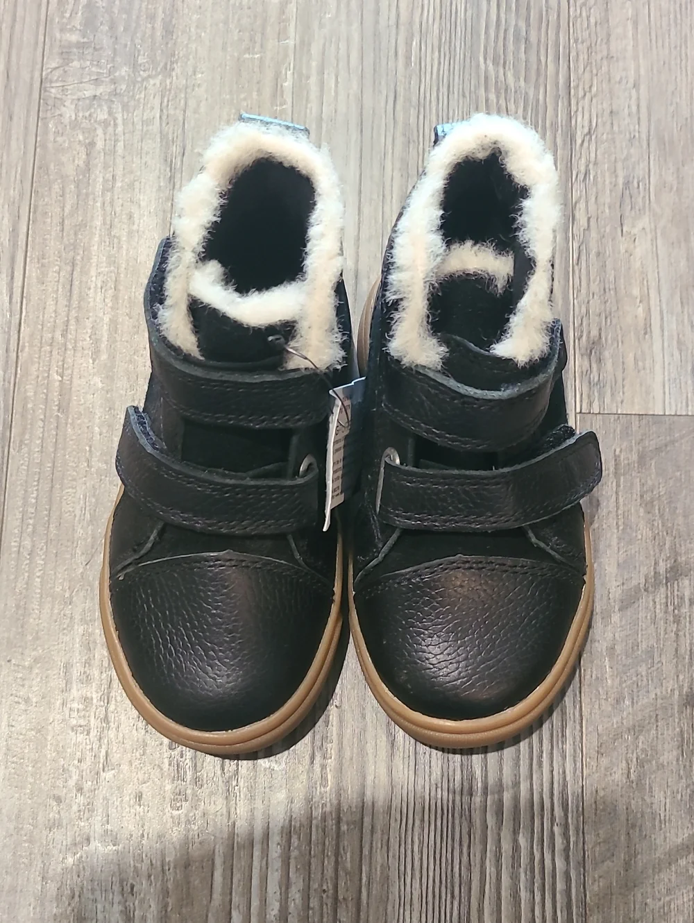 UGG Toddler Rennon II Sneakers Size 6